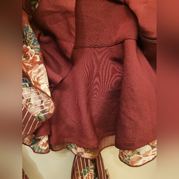 Wayf Cranberry Red Floral Silver Striped Long Sleeve Blouse Size Extra Small - Picture 8 of 16